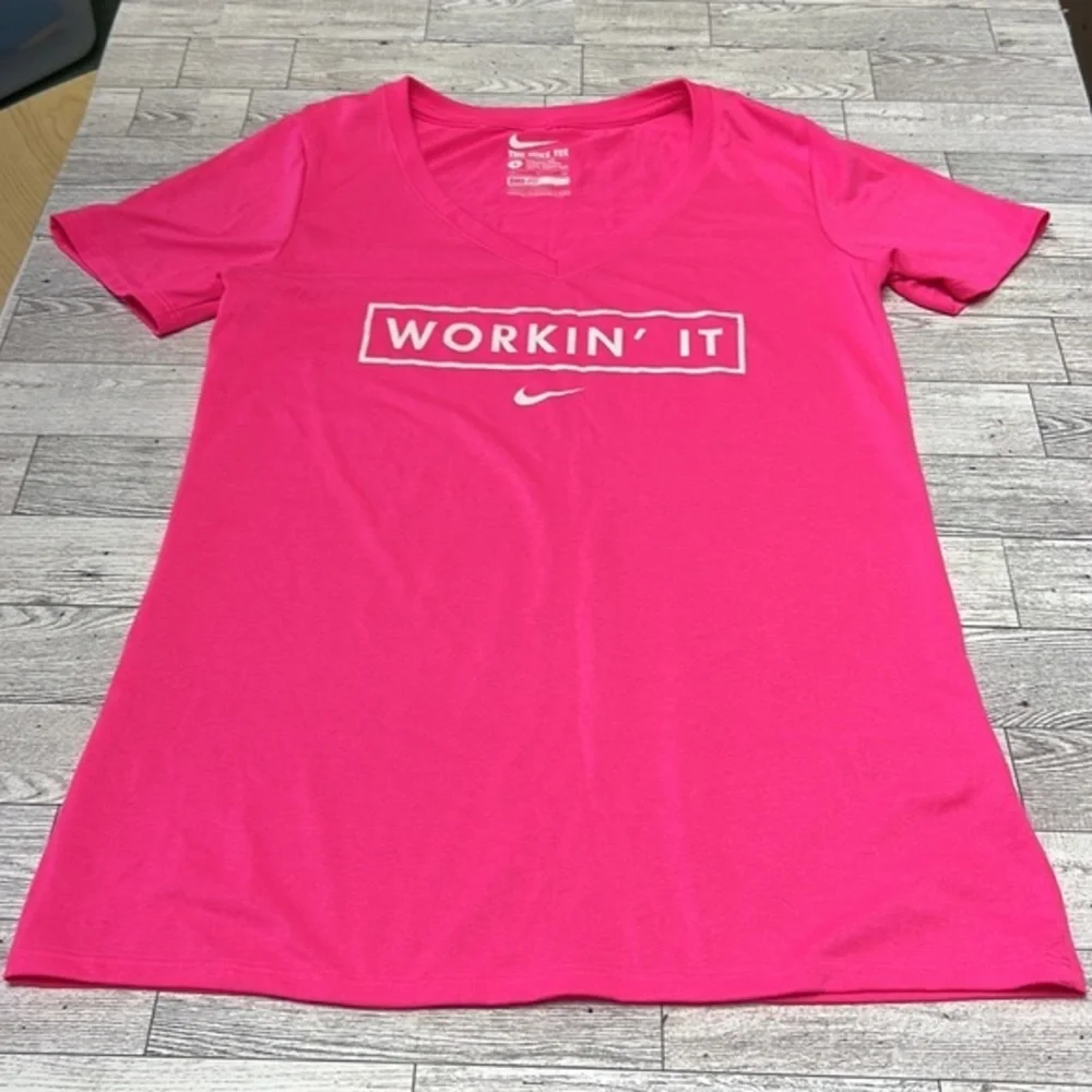 Woman's‎ Nike T-shirt